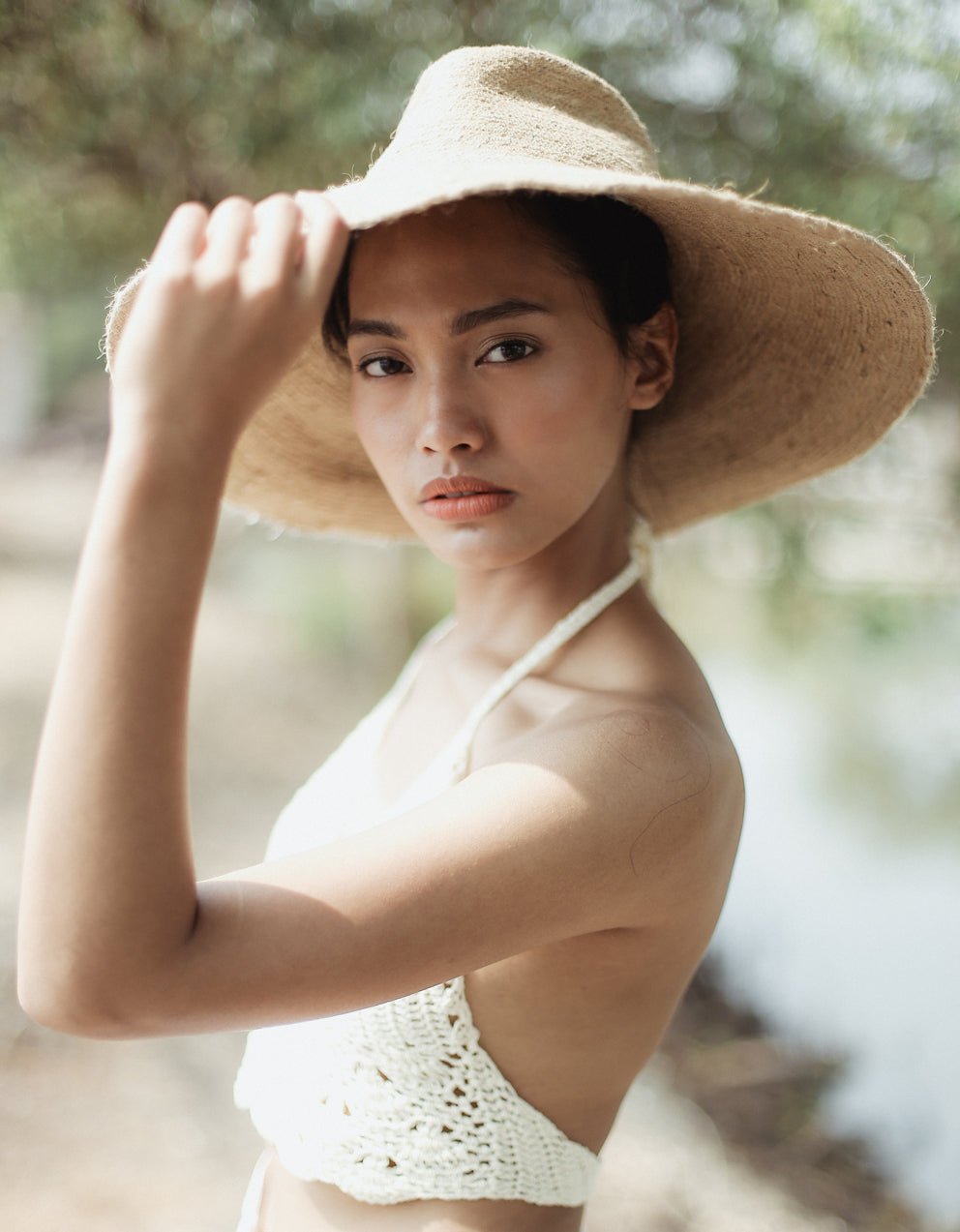 RIRI Jute Handwoven Straw Hat In Natural Beige - Regalia Cloth
