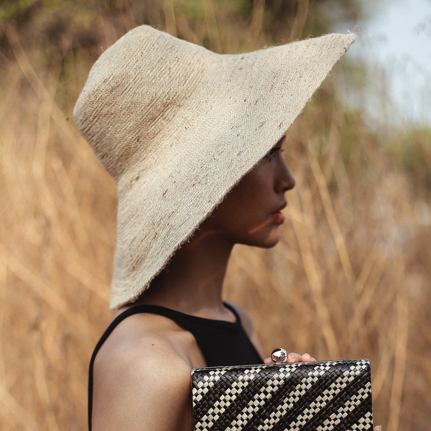 RIRI Jute Handwoven Straw Hat In Natural Beige - Regalia Cloth
